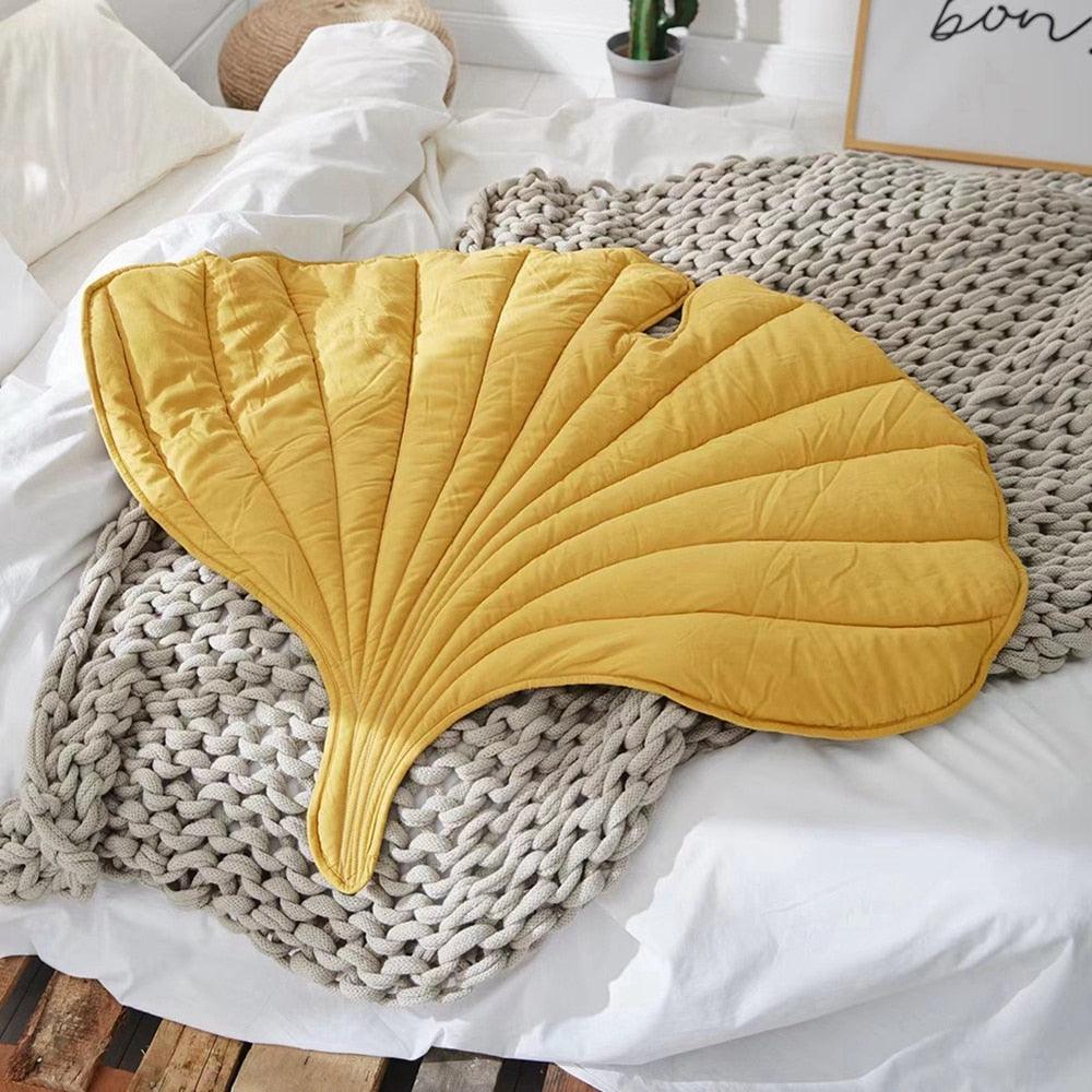 Leaf Shaped Dog Blanket - karuna